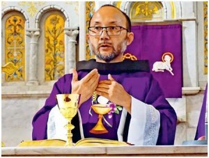 sacerdote-sordo-peru-catolico