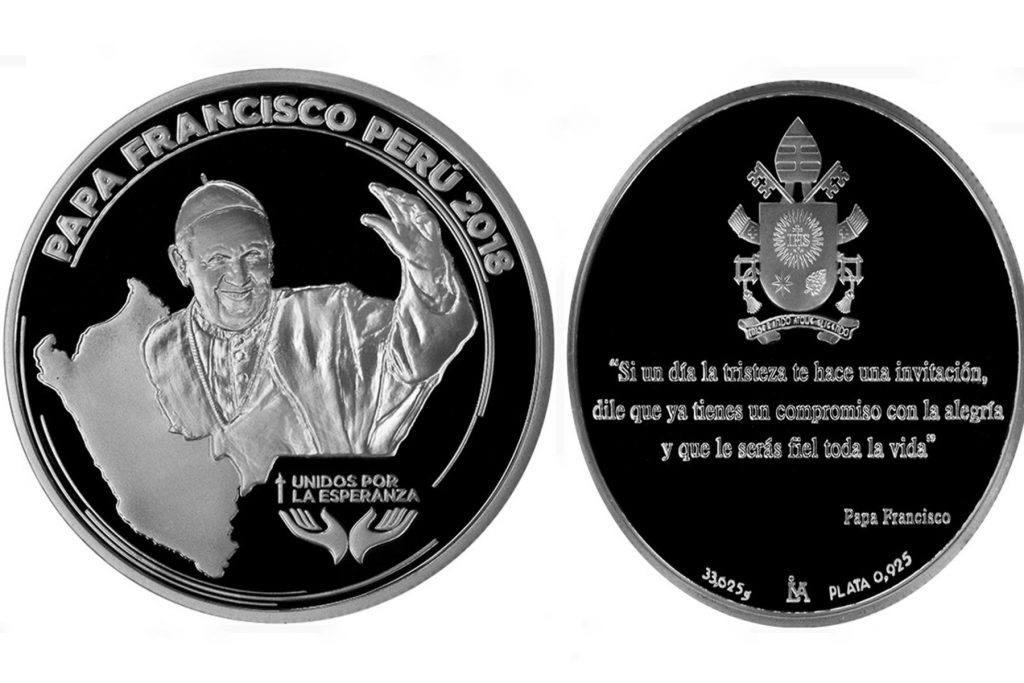 medalla papa francisco peru catolico