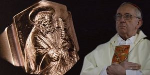 anillo papa francisco peru catolico