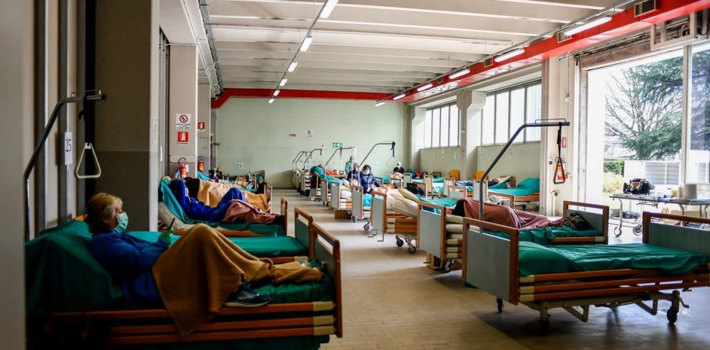 Pacientes en un hospital de Brescia, Italia. Foto DPA