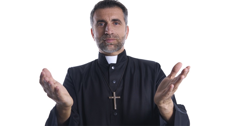 Por qué el sacerdote se viste de negro?