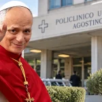 El Papa frente al Policlínico Gemelli