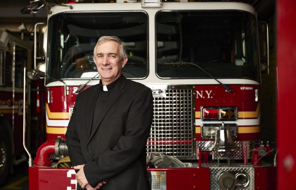 SACERDOTE BOMBERO TORRES GEMEALS