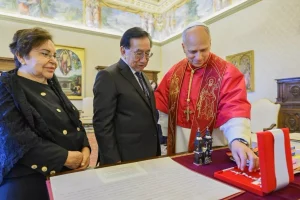 papa leon viaja a peru en noviembre