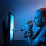 ¿Qué dice la Biblia acerca de la pornografía? ¿Es pecado mirar pornografía?